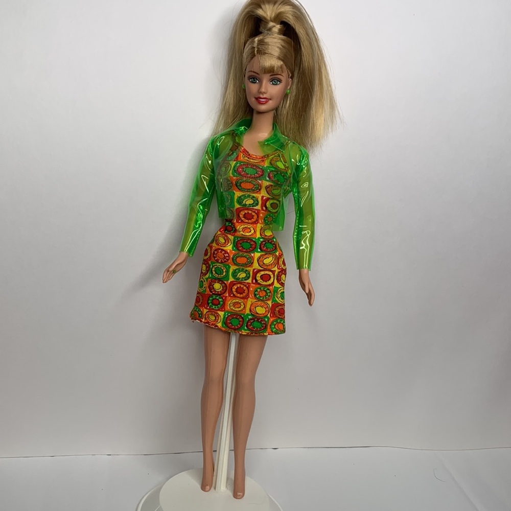 Lifesavers Barbie - Picture 2 of 5